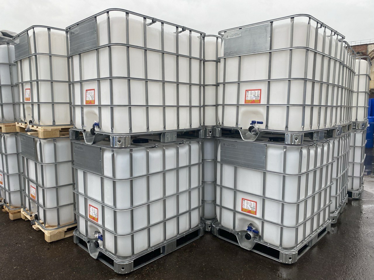 Новый еврокуб на металлическом поддоне